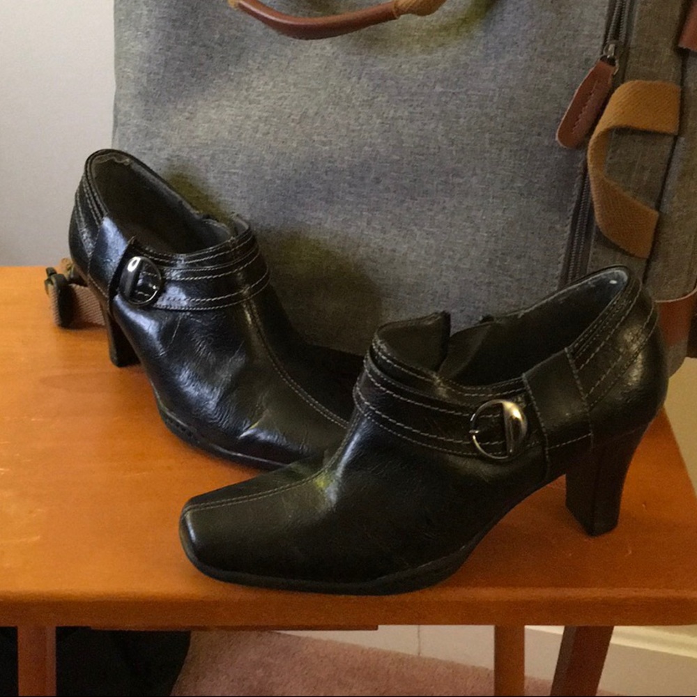 Aerosoles black boots (7.5)